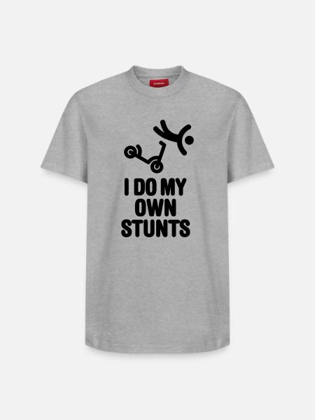 Ik doe mijn eigen stunts stunt scooter scootering trucs - T-shirt unisex met relaxed fit van Supima-katoen – van SPREAD - wit