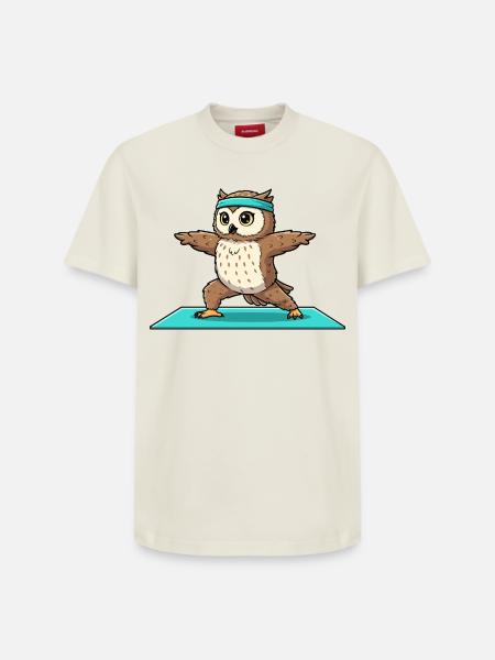 Yoga-Eulenvogel macht Kriegerposen-Kunst - Relaxed Unisex Supima Cotton T-Shirt – von SPREAD - Naturweiß