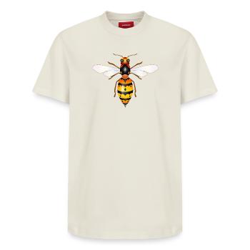 Zeichnung einer faszinierenden Hornisse - Relaxed Unisex Supima Cotton T-Shirt – von SPREAD - Naturweiß - Vorne - AI Model Female 172 dark (172cm) & AI Model Male 185 dark (185cm)