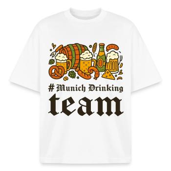 Münchner Biergarten Fest Design - Boxy Heavyweight Unisex Organic T-Shirt von Stanley/Stella - Weiß - Vorne - AI Model Male 185 light (185cm) & AI Model Female 172 dark (172cm)