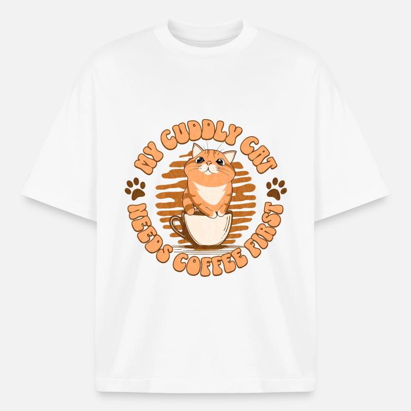 My Cuddly Cat - Needs Coffee First - Boxy Heavyweight Unisex Organic T-Shirt von Stanley/Stella - Weiß