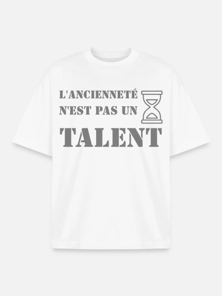 L'ancienneté n'est pas un talent. - T-shirt unisexe boxy épais biologique Stanley/Stella - blanc