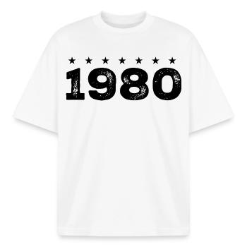 Hergestellt im Jahr 1980 - Boxy Heavyweight Unisex Organic T-Shirt von Stanley/Stella - Weiß - Vorne - AI Model Male 185 light (185cm) & AI Model Female 172 dark (172cm)