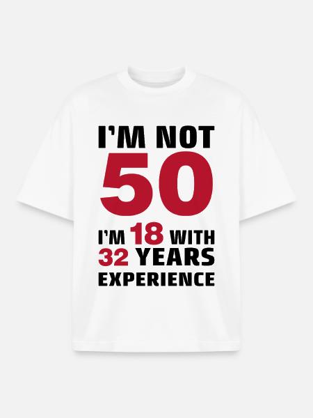 Jeg er ikke 50 år, jeg er 18 med 32 års erfaring - Stanley/Stella unisex boxy heavyweight T-shirt økologisk - hvid