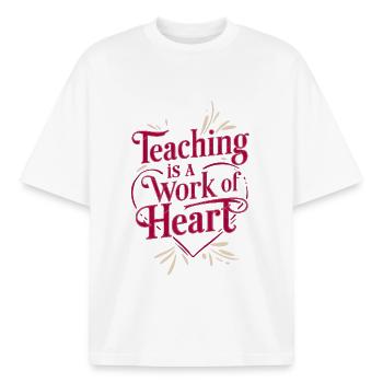 Teaching is a Work of Heart - Boxy Heavyweight Unisex Organic T-Shirt von Stanley/Stella - Weiß - Vorne - AI Model Male 185 light (185cm) & AI Model Female 172 dark (172cm)