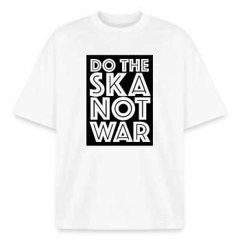 Do the Ska II Ska T-Shirts - Boxy Heavyweight Unisex Organic T-Shirt von Stanley/Stella - Weiß - Vorne - AI Model Male 185 light (185cm) & AI Model Female 172 dark (172cm)