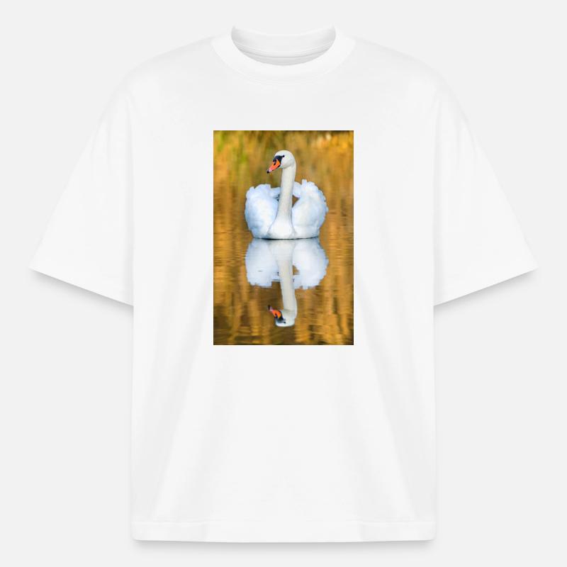 Schwanensee, Schwan im See mit Spiegelbild - Boxy Heavyweight Unisex Organic T-Shirt von Stanley/Stella - Weiß