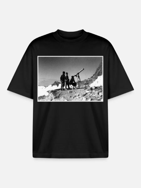 Three men and a telescope - Boxy Heavyweight Unisex Organic T-Shirt by Stanley/Stella - black
