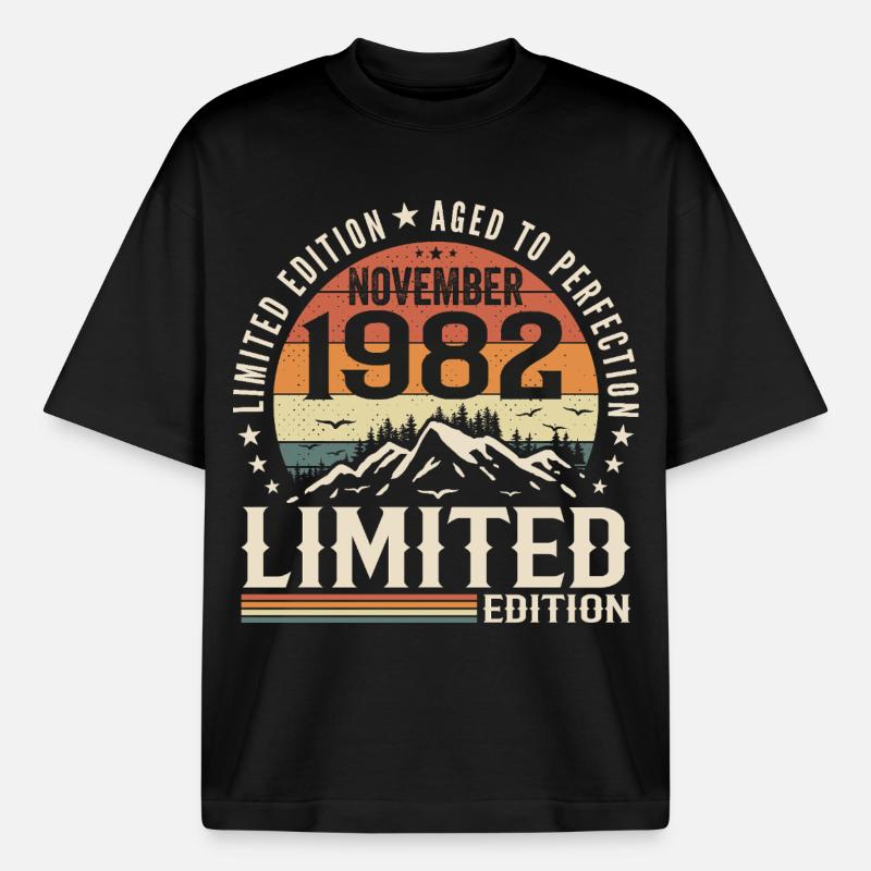 November 1982 Einzigartiges Retro-Jubiläum - Boxy Heavyweight Unisex Organic T-Shirt von Stanley/Stella - Schwarz