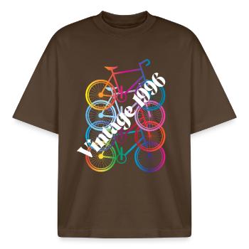 Vintage 1996 - Boxy Heavyweight Unisex Organic T-Shirt von Stanley/Stella - Dunkelbraun - Vorne - AI Model Male 185 light (185cm) & AI Model Female 172 dark (172cm)