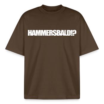 HAMMERSSOON ?! BLANC - T-shirt unisexe boxy épais biologique Stanley/Stella - marron foncé - Devant - AI Model Male 185 light (185cm) & AI Model Female 172 dark (172cm)