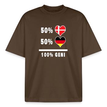 Allemagne et Danemark 100% drapeau de génie - T-shirt unisexe boxy épais biologique Stanley/Stella - marron foncé - Devant - AI Model Male 185 light (185cm) & AI Model Female 172 dark (172cm)