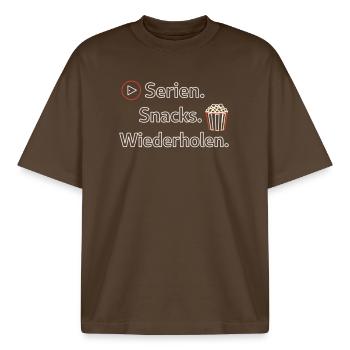 Serien Snacks Wiederholen - Boxy Heavyweight Unisex Organic T-Shirt von Stanley/Stella - Dunkelbraun - Vorne - AI Model Male 185 light (185cm) & AI Model Female 172 dark (172cm)
