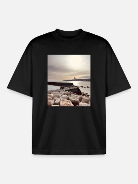 Sunset over pier and rocks - Boxy Heavyweight Unisex Organic T-Shirt by Stanley/Stella - black