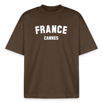 CANNES France Frankreich - T-shirt unisexe boxy épais biologique Stanley/Stella - marron foncé - Devant - AI Model Male 185 light (185cm) & AI Model Female 172 dark (172cm)
