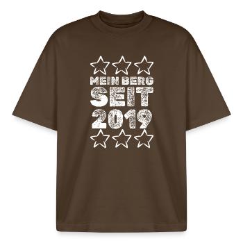 2019 - Boxy Heavyweight Unisex Organic T-Shirt by Stanley/Stella - mocha - Front - AI Model Male 185 light (185cm) & AI Model Female 172 dark (172cm)