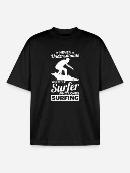 Never Underestimate An Old Surfer - Boxy Heavyweight Unisex Organic T-Shirt by Stanley/Stella - black