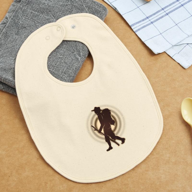 Pilger oder Wanderer mit Wanderstab & Rucksack Baby Organic Lätzchen