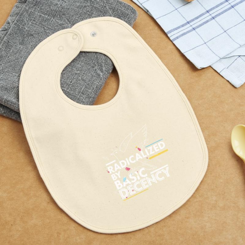 Radicalized by Basic Decency Statement Design Baby Organic Lätzchen