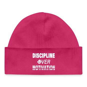 Disziplin über Motivation – Bold Fitness Design - Baby Organic Mütze - hot Pink - Vorne