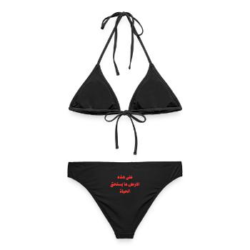 Rote arabische Kalligrafie auf Schwarz - Frauen Bikini - Schwarz - Hinten - AI Model Female 172 light (172cm)