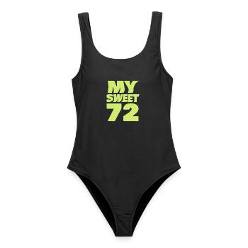 Sweet 72 - Frauen Badeanzug - Schwarz - Vorne - AI Model Female 172 light (172cm)