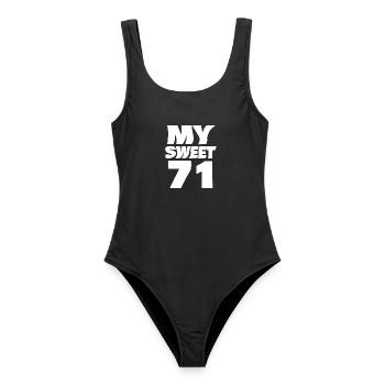 Sweet 71 - Frauen Badeanzug - Schwarz - Vorne - AI Model Female 172 light (172cm)