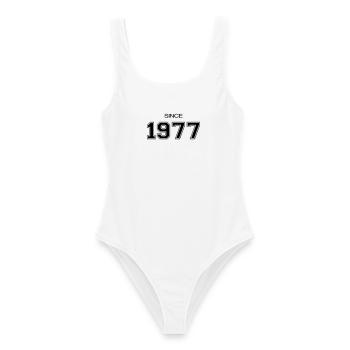 Depuis 1977 année de naissance ou d'évènement - Maillot de bain femme - blanc - Devant - AI Model Female 172 dark (172cm)
