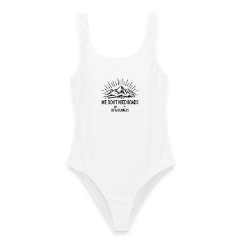 Nous n’avons pas besoin de routes. Ultra Runners - Maillot de bain femme - blanc - Devant - AI Model Female 172 dark (172cm)
