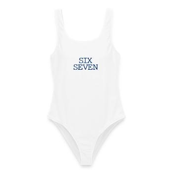 Six Seven - 67 - Typo - Meme - Basketball - Frauen Badeanzug - Weiß - Vorne - AI Model Female 172 dark (172cm)