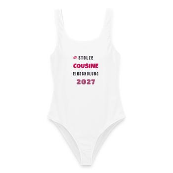 Stolze Cousine Einschulung 2027 Schulkind Fest - Frauen Badeanzug - Weiß - Vorne - AI Model Female 172 dark (172cm)