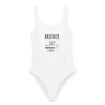 Pregnancy Announcement – Bruder 2027 Geschenk - Frauen Badeanzug - Weiß - Vorne - AI Model Female 172 dark (172cm)