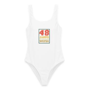 Weisheit 48 - Frauen Badeanzug - Weiß - Vorne - AI Model Female 172 dark (172cm)