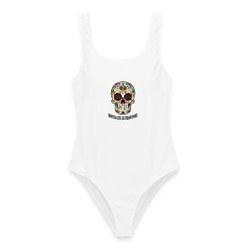 Día de los Muertos – Nunca Los Olvidaremos - Frauen Badeanzug - Weiß - Vorne - AI Model Female 172 dark (172cm)