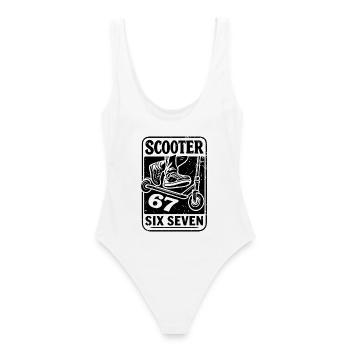  Backprint | Freestyle-Scooter Tretroller 67s - Frauen Badeanzug - Weiß - Hinten - AI Model Female 172 dark (172cm)