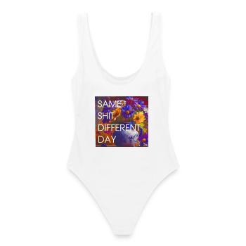 Bunte Blüten vs Alltag - Frauen Badeanzug - Weiß - Hinten - AI Model Female 172 dark (172cm)