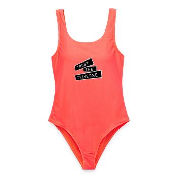 Logo de citation spirituelle de l’univers Trust The Universe - Maillot de bain femme - corail - Devant - AI Model Female 172 light (172cm)