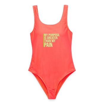 My Purpose Is Greater Than My Pain Sinn Zitat Logo - Frauen Badeanzug - Korallenrot - Vorne - AI Model Female 172 light (172cm)