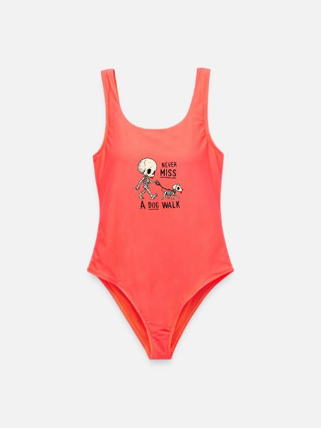 Never miss a dog walk - Frauen Badeanzug - Korallenrot