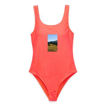 Golden Ridge Panorama - Frauen Badeanzug - Korallenrot - Vorne - AI Model Female 172 light (172cm)