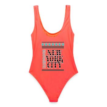 Brooklyn NYC Neon Urbaner Tippfehler - Frauen Badeanzug - Korallenrot - Hinten - AI Model Female 172 light (172cm)