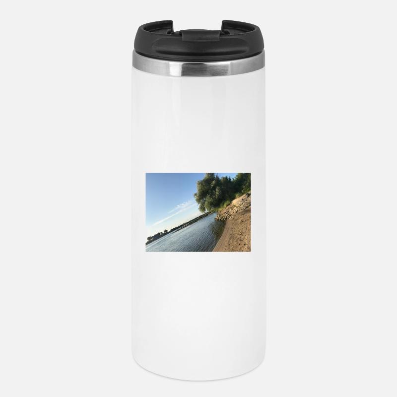Natur am Fluss mit Bäumen und Ufer - Thermobecher - Weiß