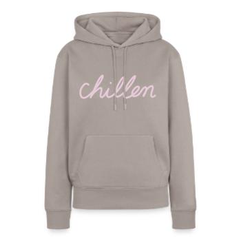 iYpsilon chillen - Frauen Premium Bio Hoodie - Taupe - Vorne - Julia (174cm)