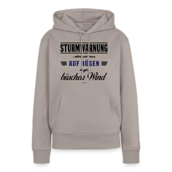 Sturmwarnung Rügen - büschen Wind - Frauen Premium Bio Hoodie - Taupe - Vorne - Julia (174cm)