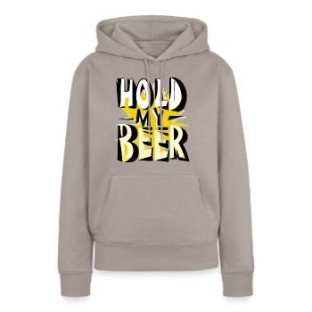 hold my beer - - Frauen Premium Bio Hoodie - Taupe - Vorne - Julia (174cm)