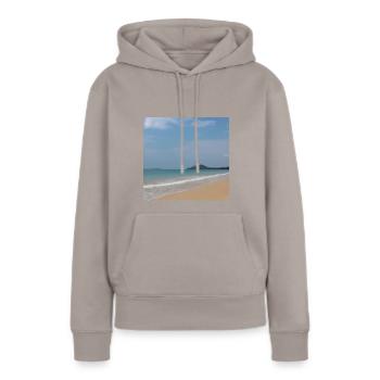 Plage avec mer et ciel bleu - Sweat à capuche Premium bio Femme - taupe - Devant - Julia (174cm)