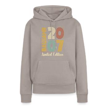 Baujahr 2007 - Frauen Premium Bio Hoodie - Taupe - Vorne - Julia (174cm)