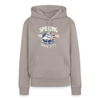 Verschütten des Tees seit 1773 - USA Amerikanische Flagge - Frauen Premium Bio Hoodie - Taupe - Vorne - Julia (174cm)