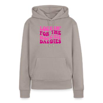 Auf der Suche nach dem Hoochie der Hoochie Daddies - Frauen Premium Bio Hoodie - Taupe - Vorne - Julia (174cm)