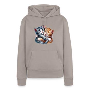 Zwei Kuschelnde Kätzchen in Liebevoller Umarmung - Frauen Premium Bio Hoodie - Taupe - Vorne - Julia (174cm)